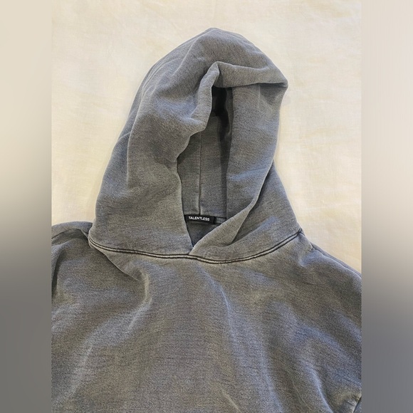 TALENTLESS Hoodie XL - Picture 3 of 3